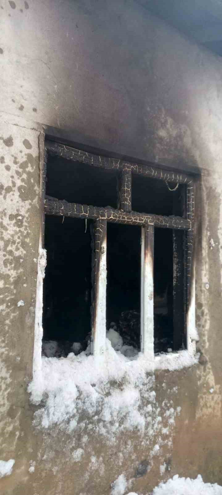 Hakkari&rsquo;de ev yangını
