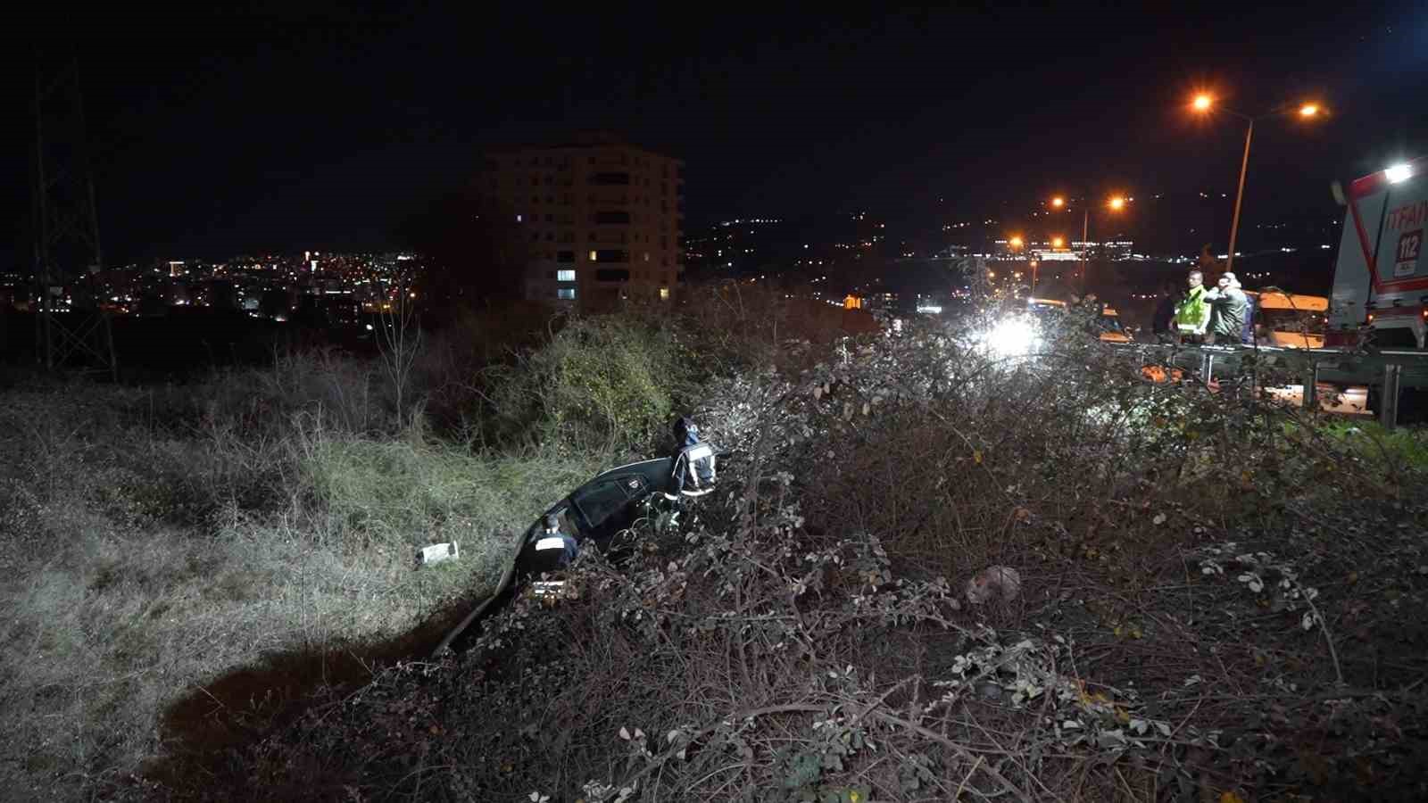 Samsun&rsquo;da otomobil 3 metre y&uuml;kseklikten d&uuml;şt&uuml;: S&uuml;r&uuml;c&uuml; yara almadan kurtuldu
