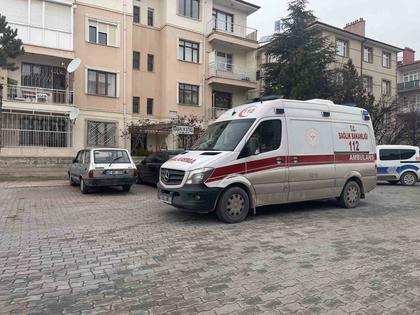 T&uuml;feğini temizlerken kazara kendini vurdu
