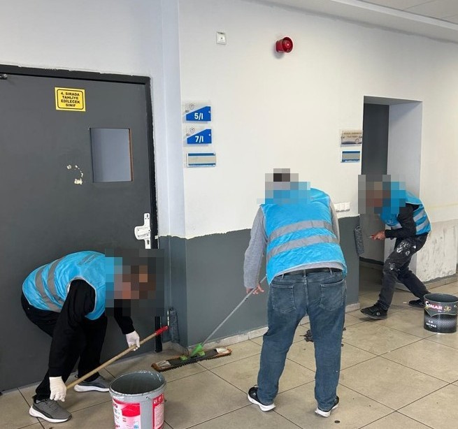 Y&uuml;k&uuml;ml&uuml;ler, Mersin&rsquo;de okulları temizleyip boyadı
