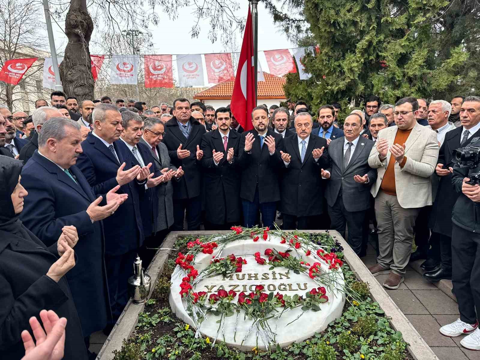 BBP’nin 33’üncü kuruluş yıl dönümünde Muhsin Yazıcıoğlu kabri başında anıldı
