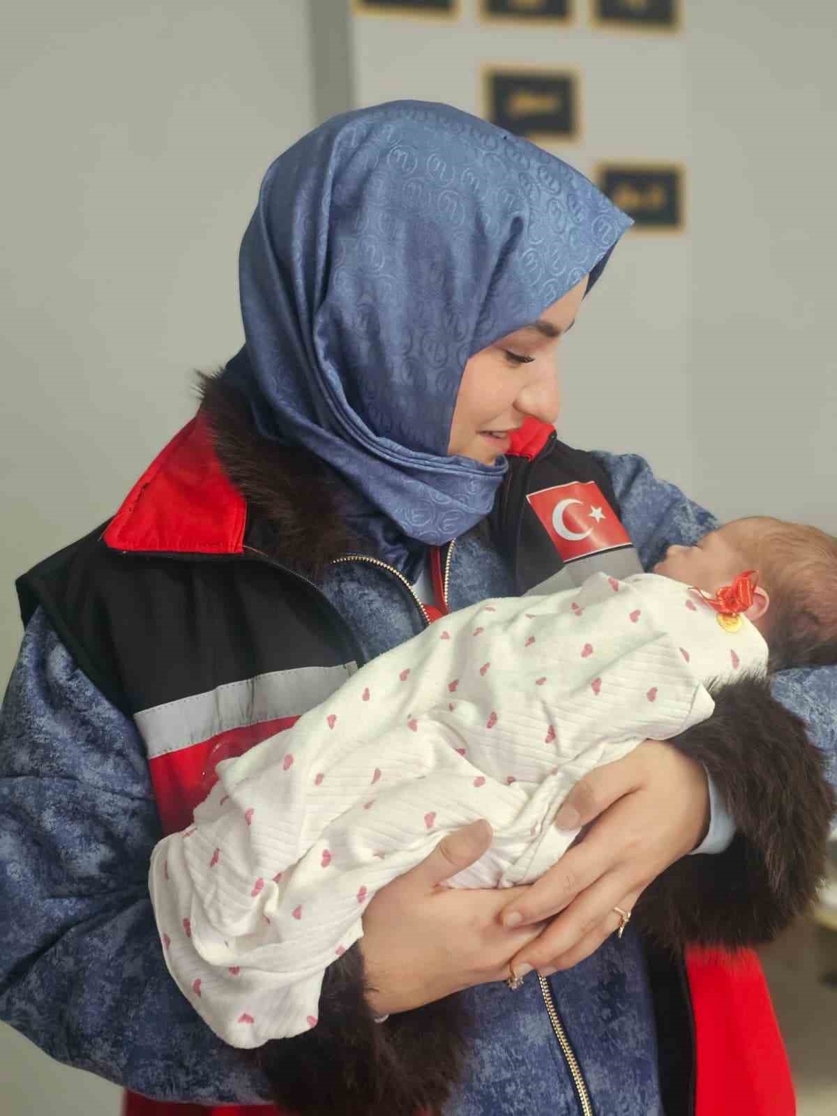 Samsun&rsquo;da Aile ve Gen&ccedil;lik Fonu&rsquo;ndan yararlanan aile bebek sevincini yaşadı
