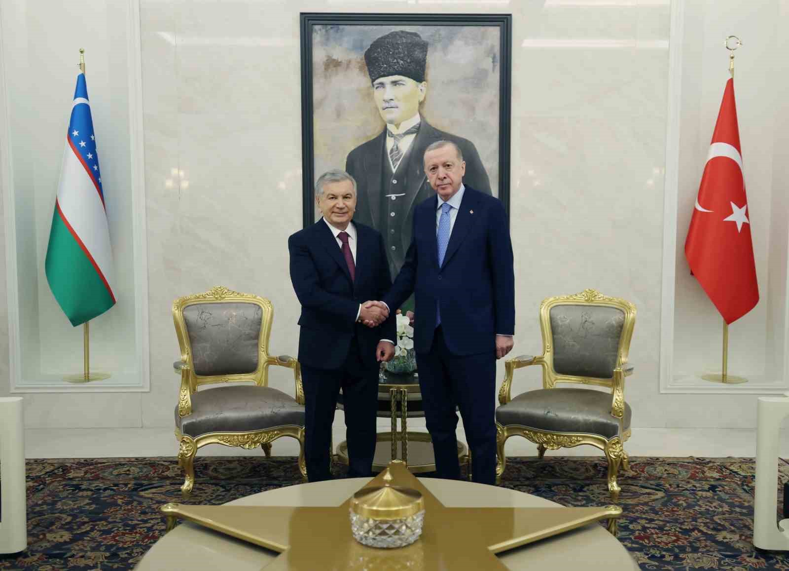 Cumhurbaşkanı Erdoğan, &Ouml;zbekistan Cumhurbaşkanı Mirziyoyev&rsquo;i havalimanında karşıladı
