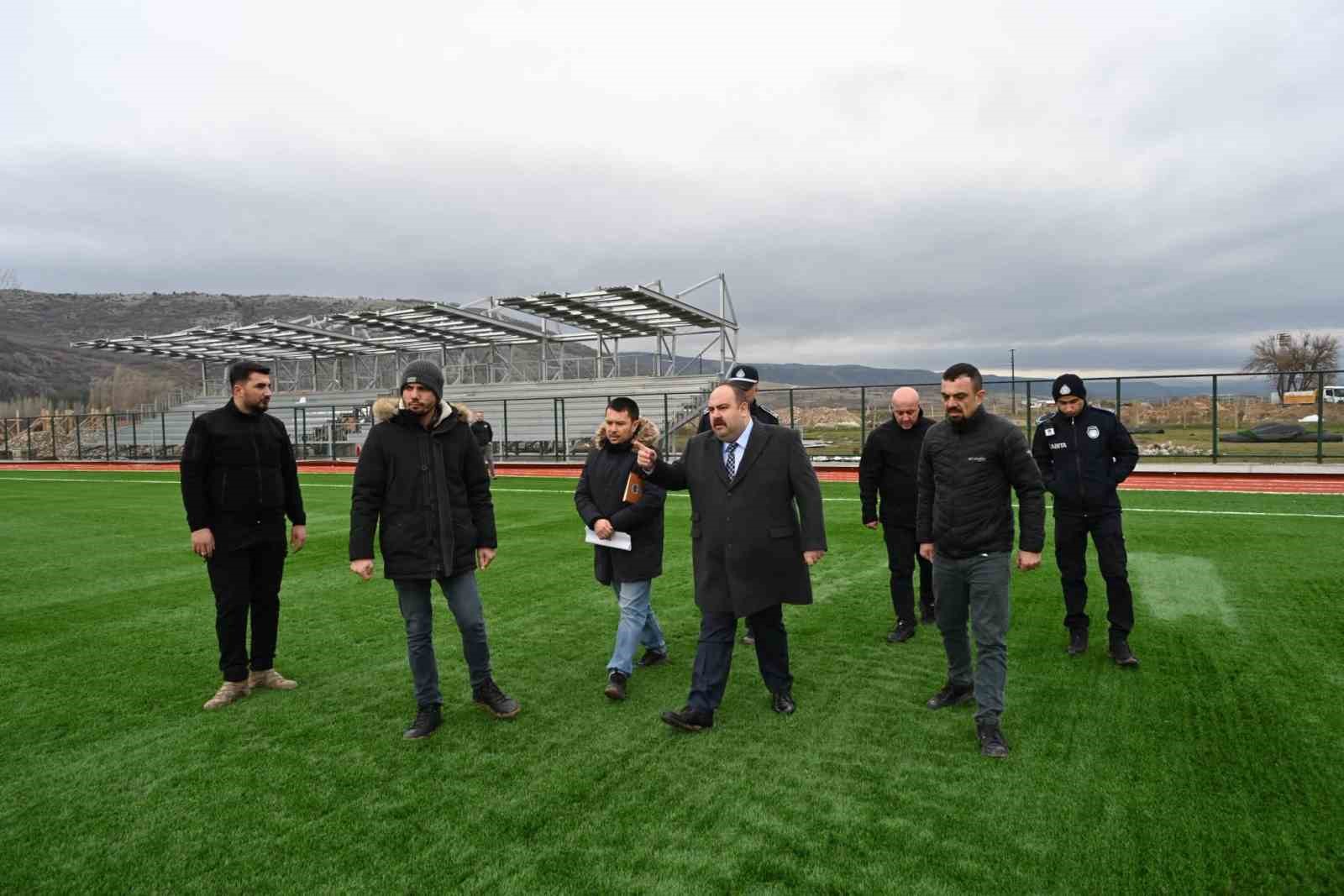 İn&ouml;n&uuml;&rsquo;de spor kompleksi hızla y&uuml;kseliyor
