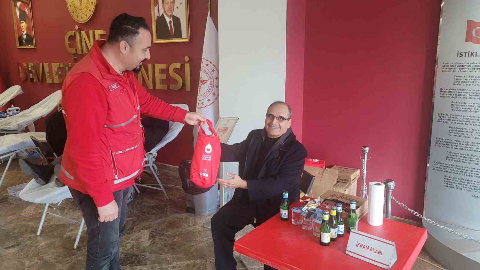 &Ccedil;ine Devlet Hastanesi&rsquo;nde kan bağışına dikkat &ccedil;ektiler
