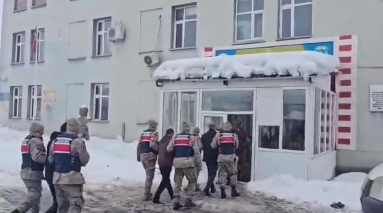 Muş&rsquo;ta uyuşturucu operasyonu: 5 ş&uuml;pheli tutuklandı
