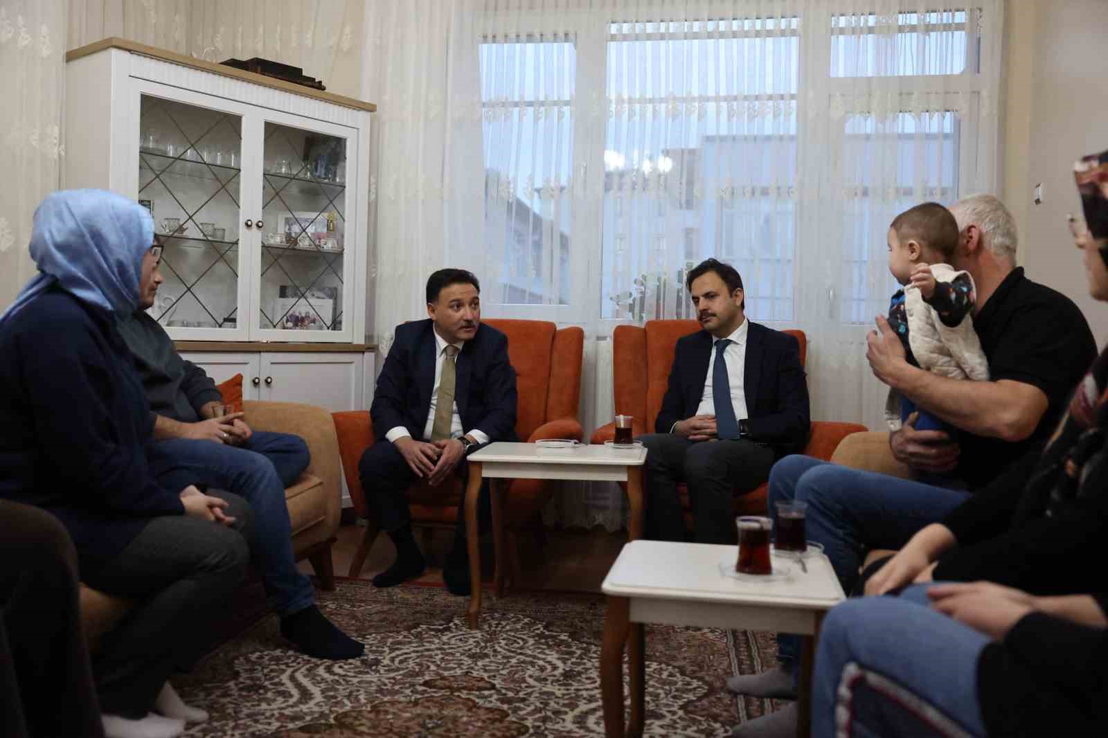 Vali Çiçek vatandaşın çay davetini kırmadı