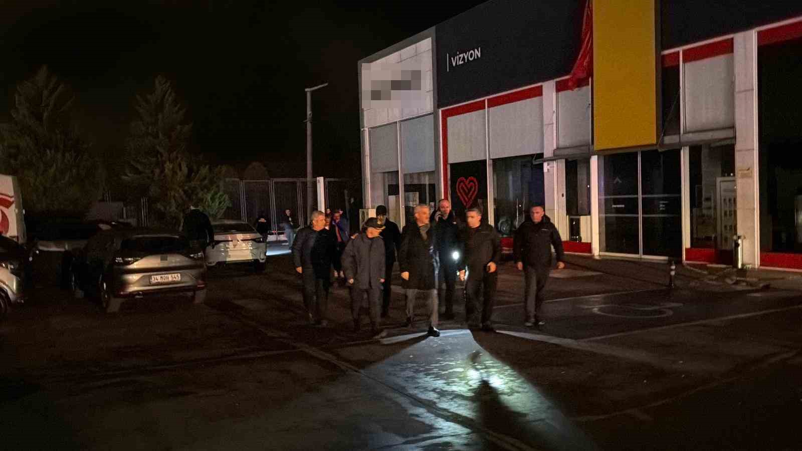 D&uuml;zce&rsquo;de strafor fabrikasındaki yangını s&ouml;nd&uuml;rme &ccedil;alışmaları s&uuml;r&uuml;yor
