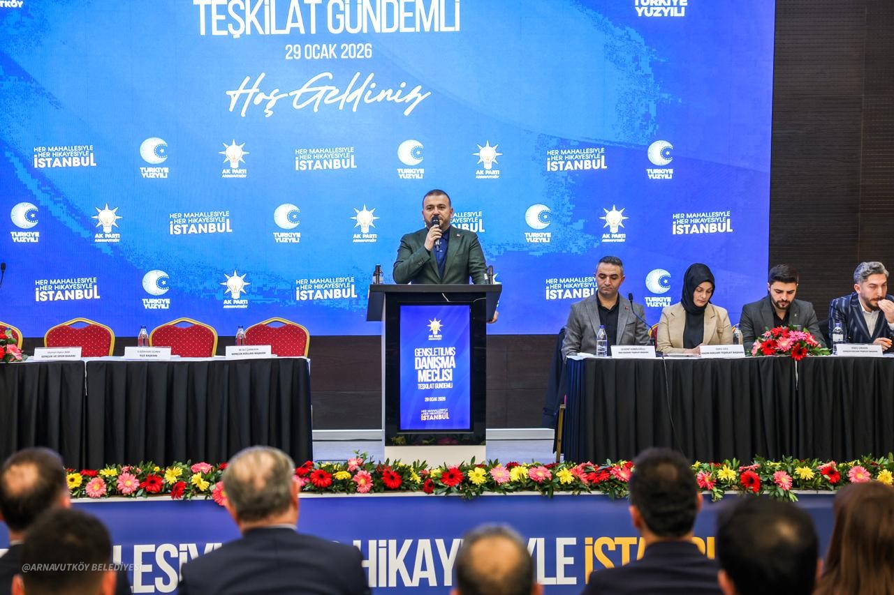 Bakan Bak: "Arnavutk&ouml;y&rsquo;de spor altyapısının g&uuml;&ccedil;lendirilmesine y&ouml;nelik &ccedil;alışmalar devam edecek"
