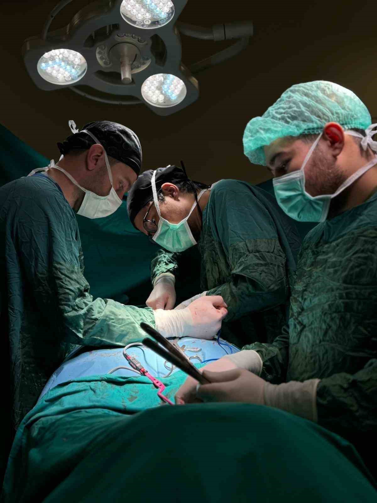 Tatvan&rsquo;da omurga ve skolyoz ameliyatları başarıyla yapıldı
