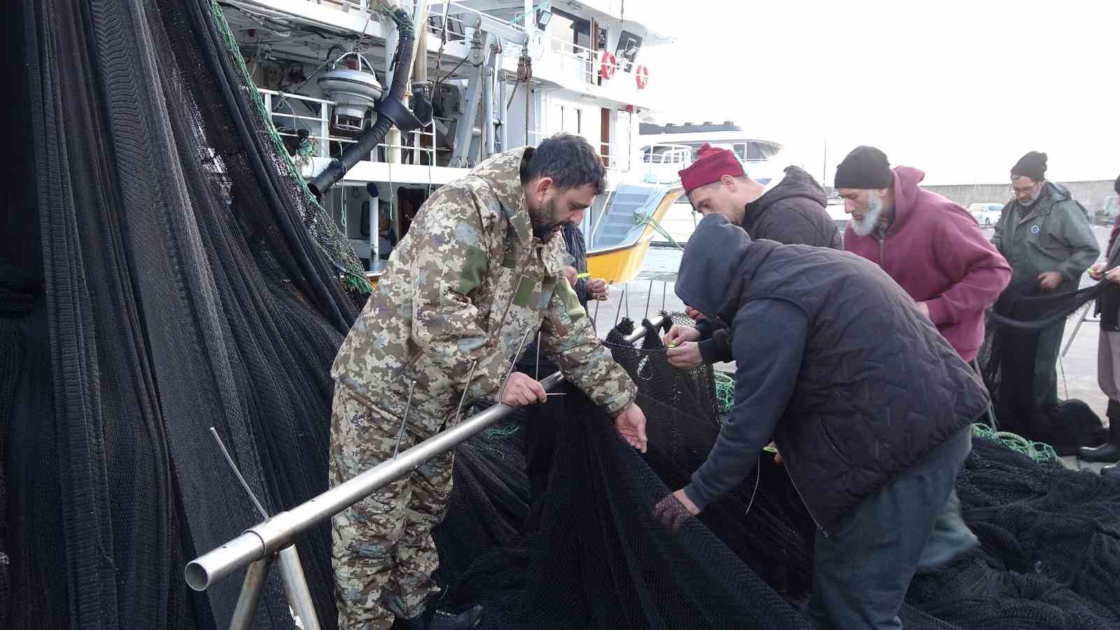 İğneada ve Gürcistan açıklarındaki hamsi avı beklentileri karşılamayınca balıkçılar erken paydos etti
