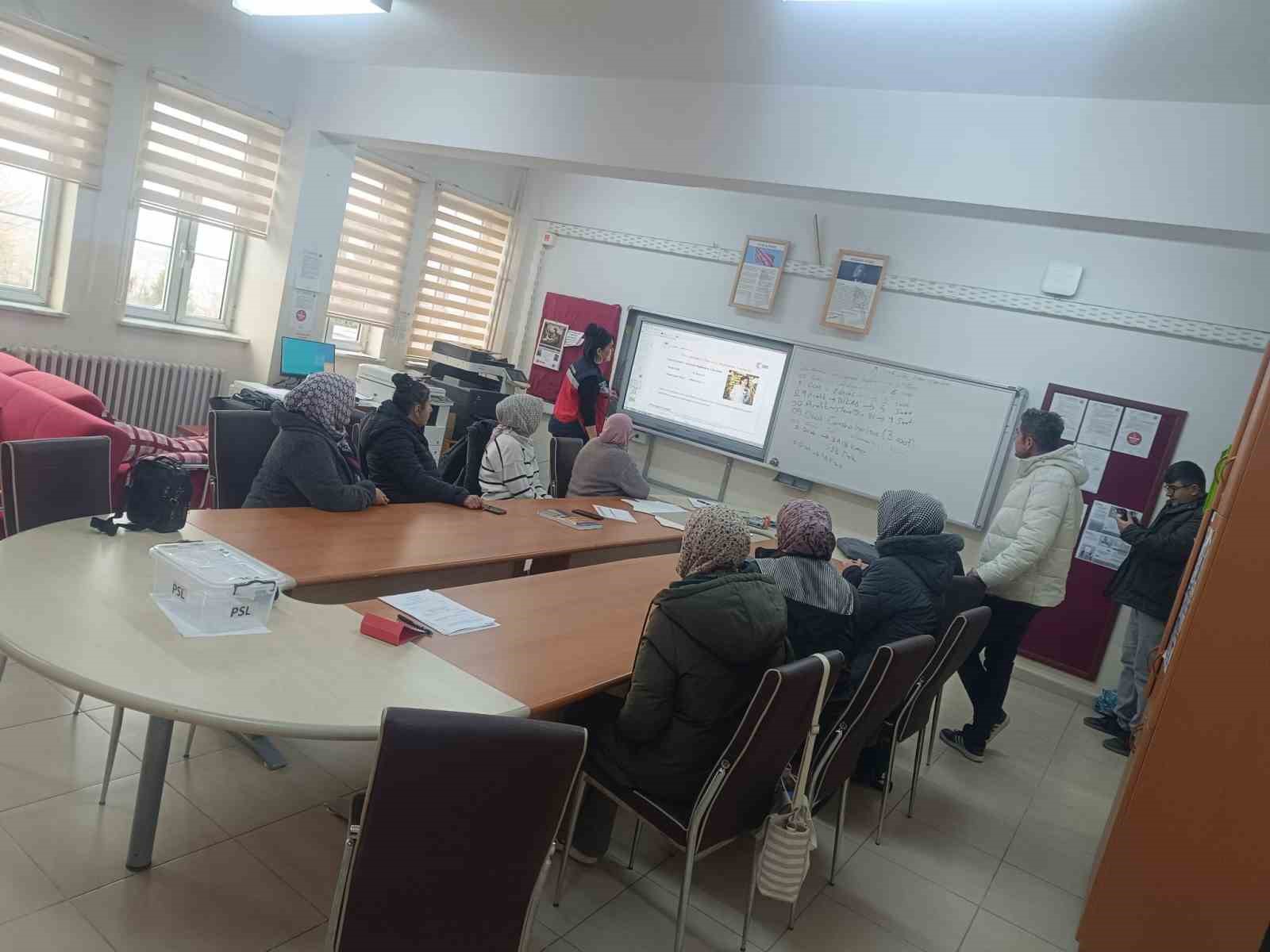 Okul kantinleri &ccedil;alışanlarına &ouml;zel hijyen eğitimi verildi
