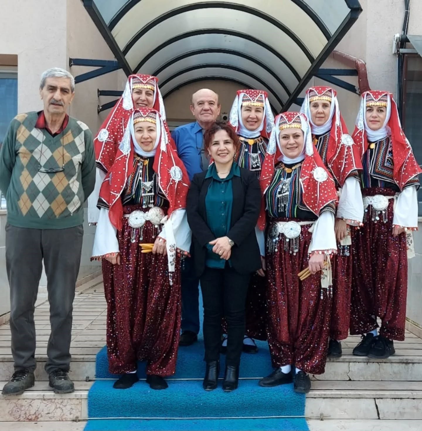 Huzurevinde halk oyunları ile renkli anlar yaşandı