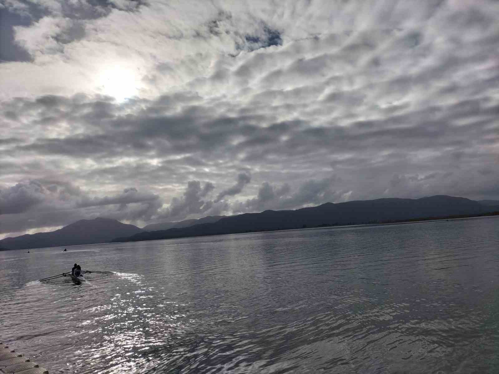K&ouml;yceğiz&rsquo;de yarıyıl tatili k&uuml;rek okulu eğitimleri s&uuml;r&uuml;yor
