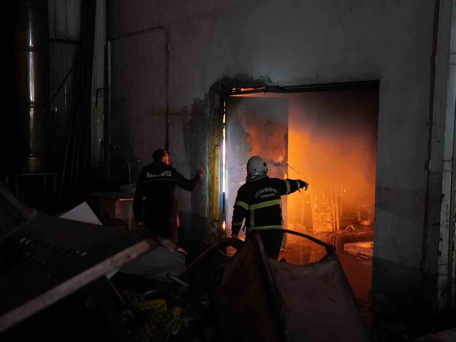 D&uuml;zce&rsquo;de strafor fabrikasında hasarın boyutu ortaya &ccedil;ıktı
