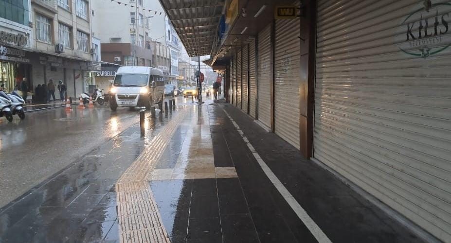 Kilis’te sağanak yağış etkili oluyor