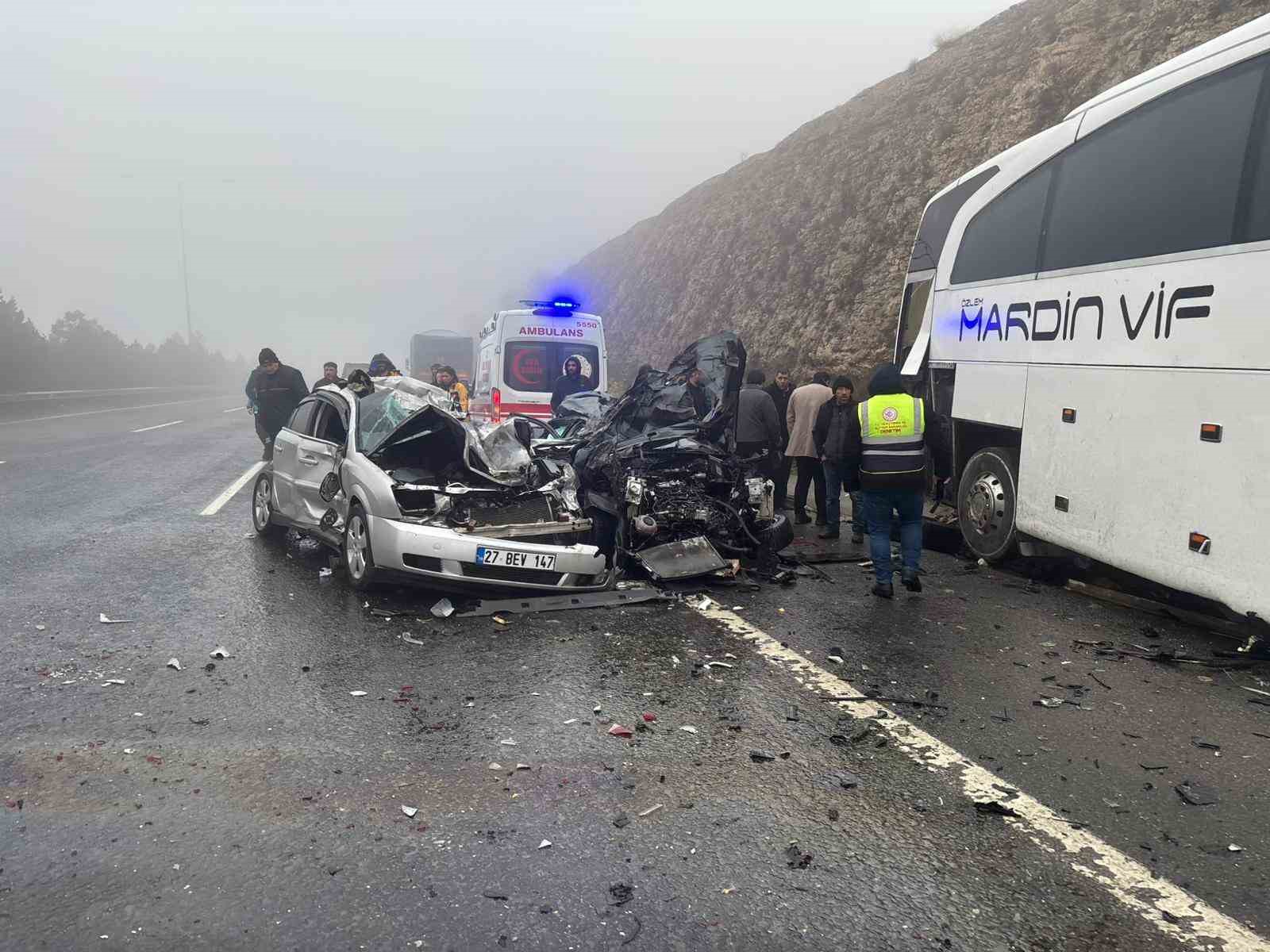 Gaziantep’te zincirleme kazada ortalık savaş alanına döndü: 2 ölü, çok sayıda yaralı