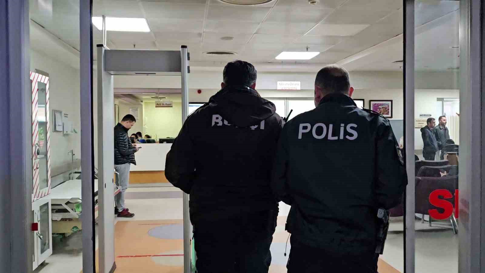 Kendisini yakalayan bek&ccedil;inin parmağını ısırdı "Ben bir şey yapmadım" dedi
