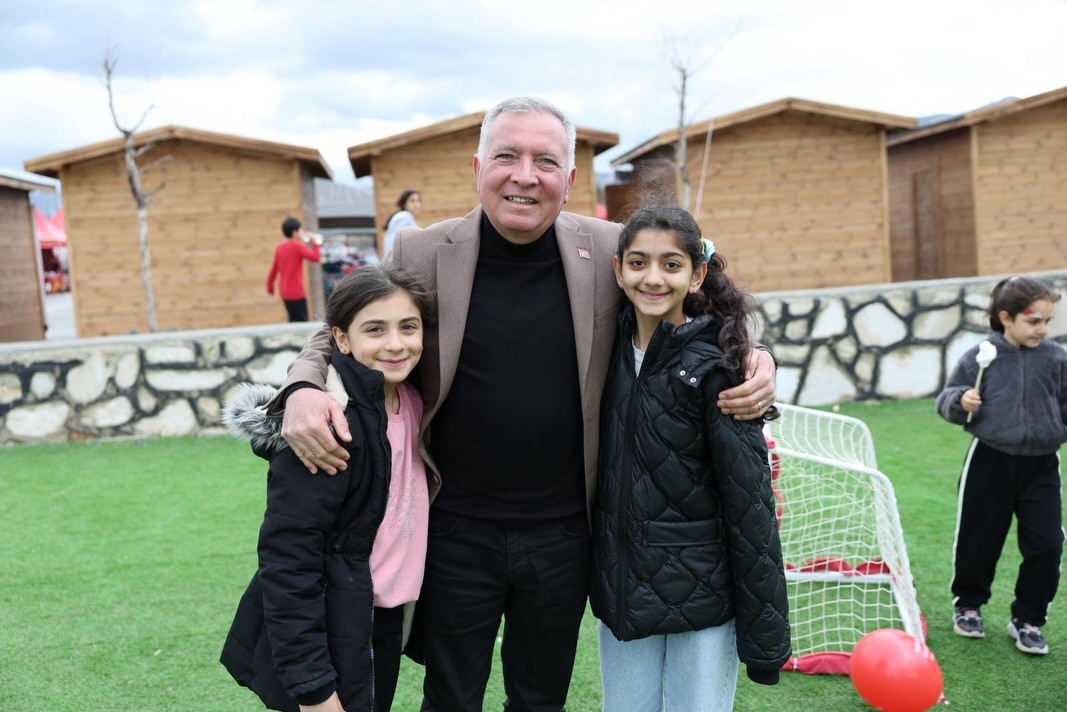 Honaz Belediyesinden &ccedil;ocuklara s&ouml;mestr şenliği
