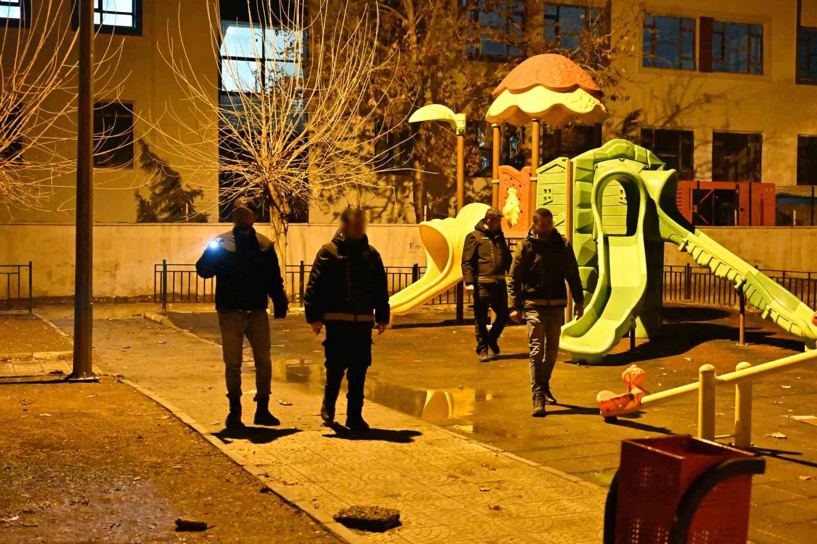 Narkotik ekiplerinden şok uygulama