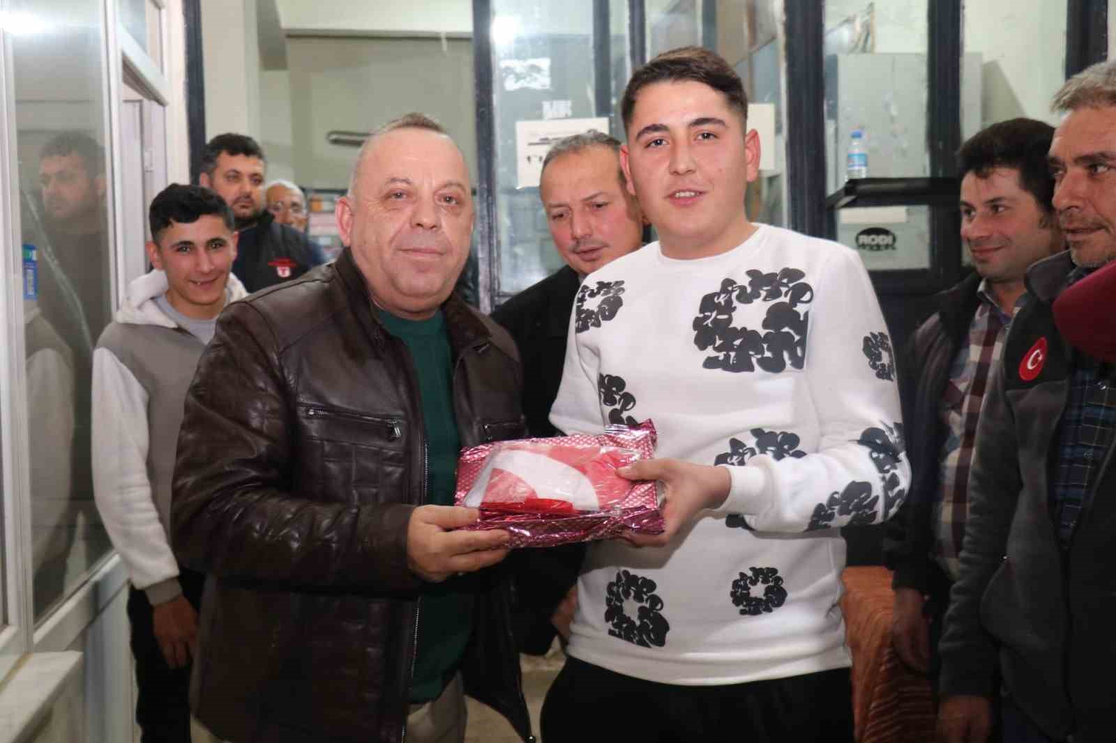 Başkan &Ouml;zel, Haydere Mahallesi&rsquo;nde vatandaşlarla bir araya geldi
