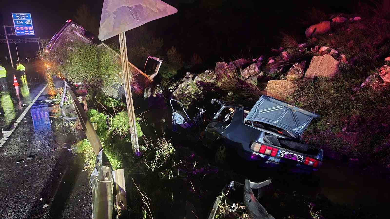 Karayolu savaş alanına döndü: 3 yaralı