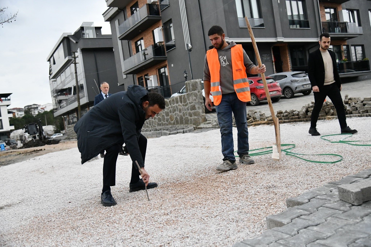 Başiskele’de altyapısı tamamlanan cadde ve sokaklar yenileniyor