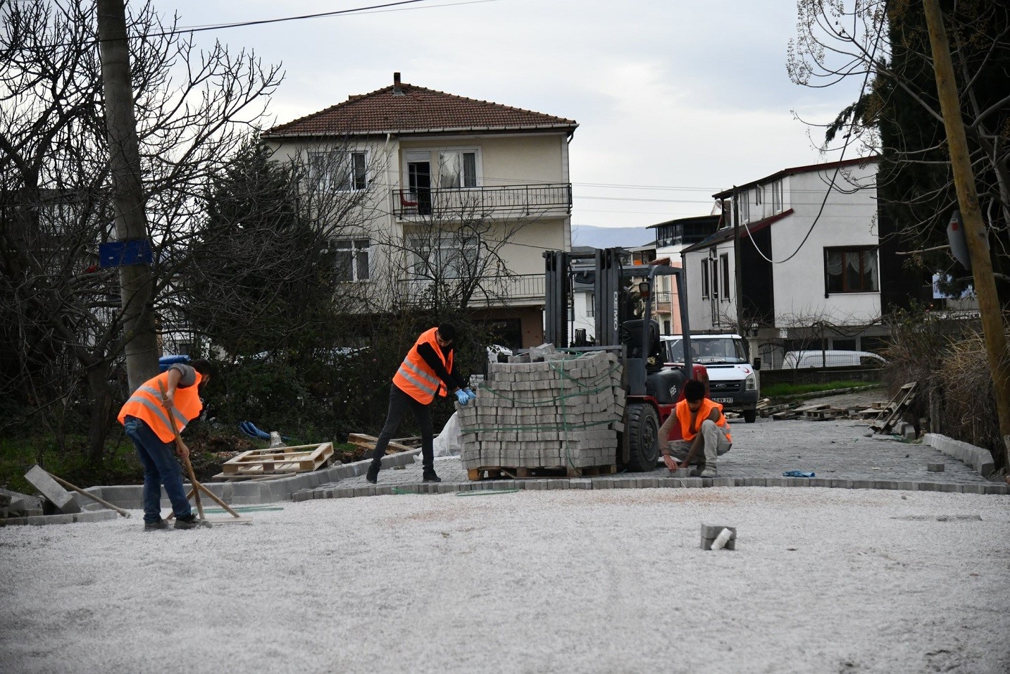 Başiskele&rsquo;de altyapısı tamamlanan cadde ve sokaklar yenileniyor
