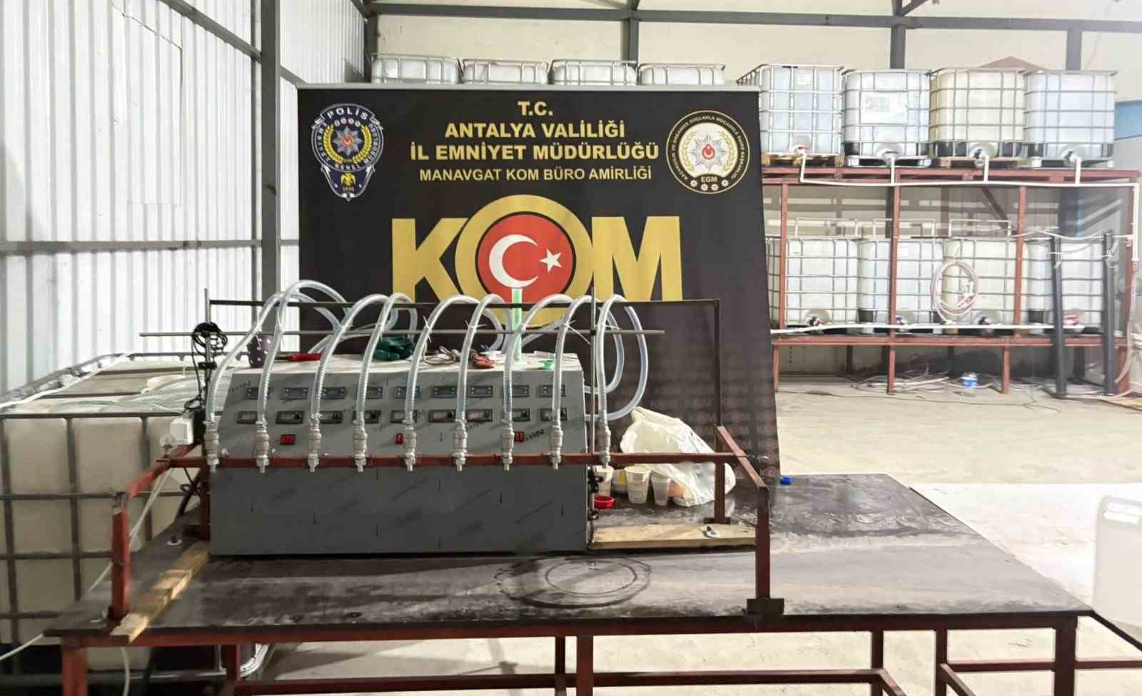 Antalya’da son 1 haftada suç işleme amacıyla örgüt kurma ve kaçakçılık suçlarından 14 kişi tutuklandı