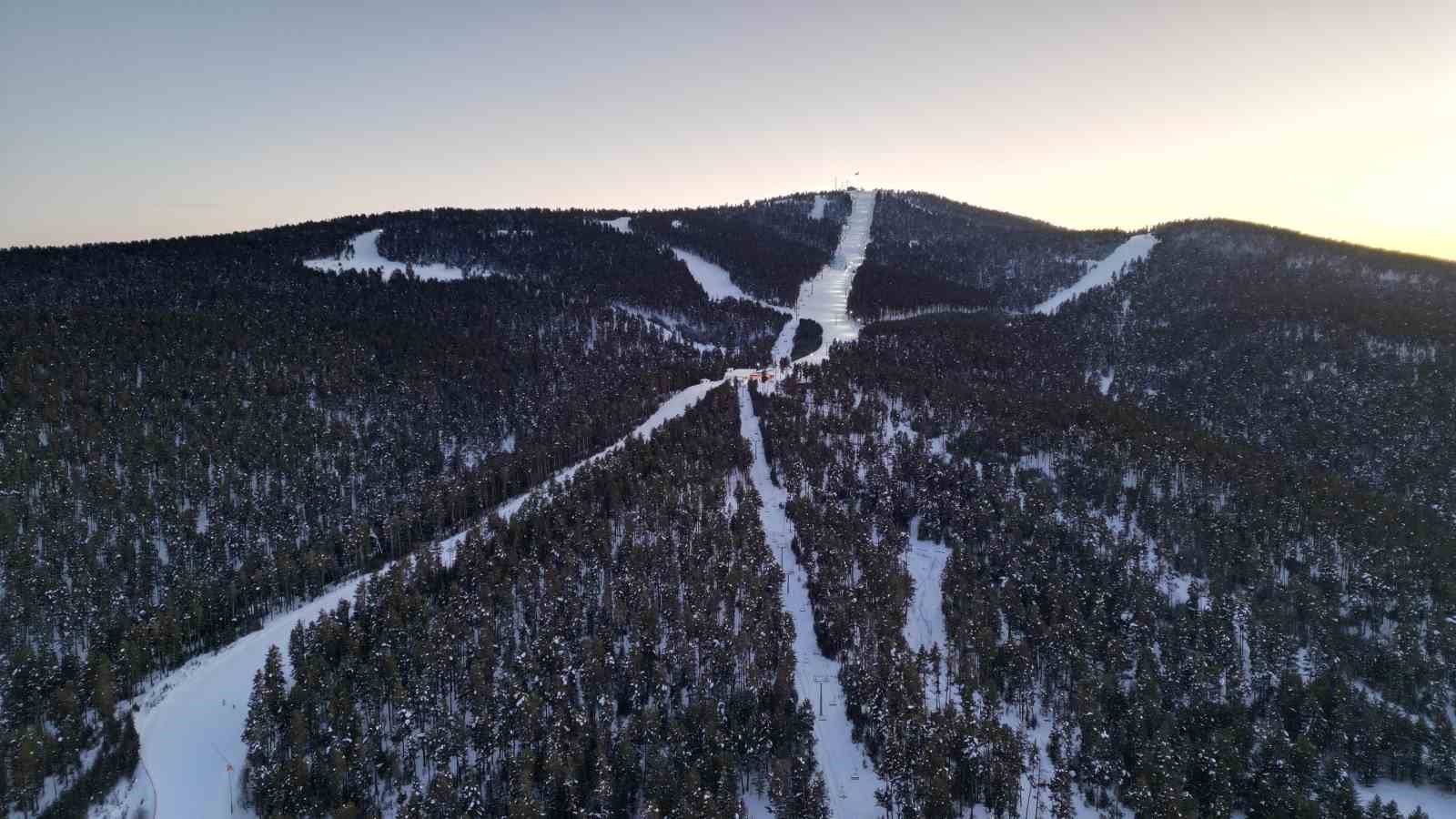 Sarıkamış Kayak Merkezi doldu taştı

