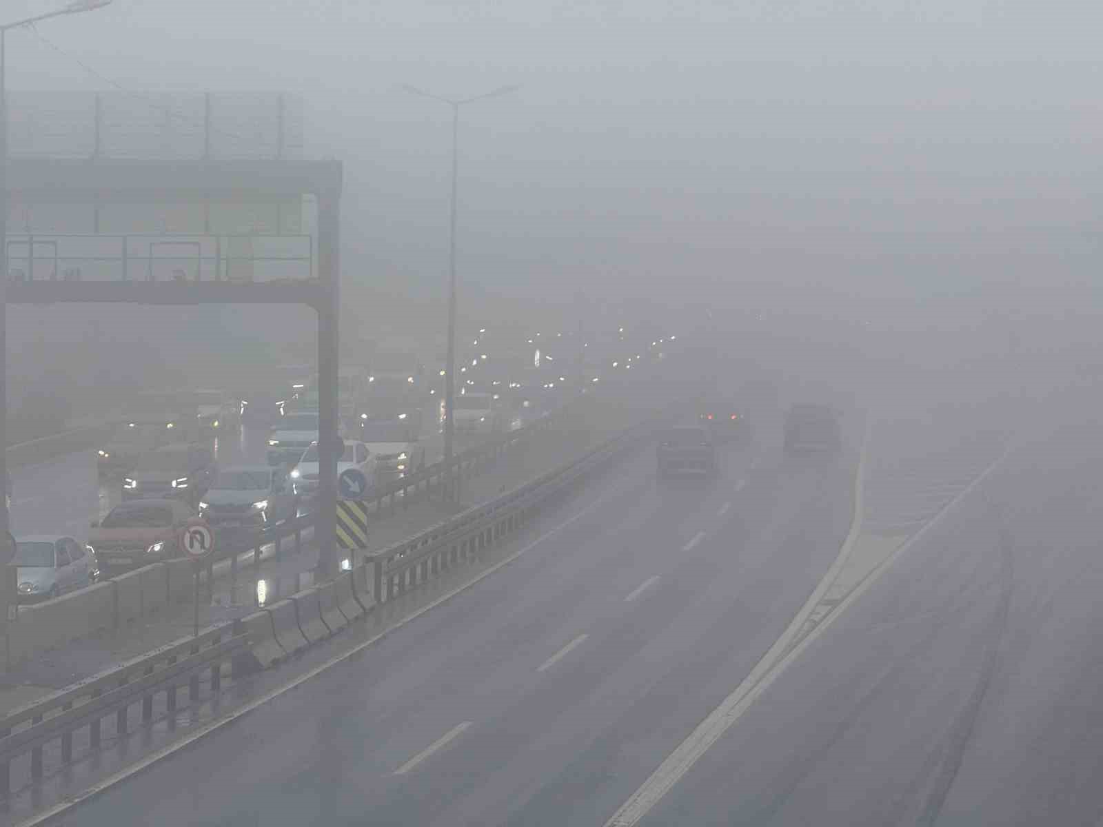 Büyükçekmece’de aniden bastıran sis nedeniyle görüş mesafesi düştü