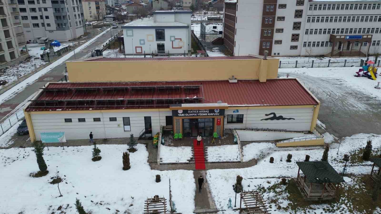 G&ouml;ztepe Hatice Akbaş Yarı Olimpik Y&uuml;zme Havuzu&rsquo;nda yeni d&ouml;nem eğitimleri
