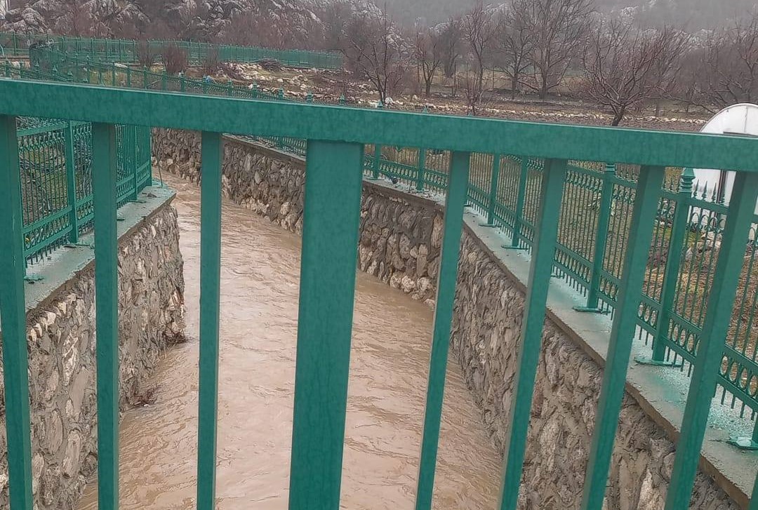 Derebucak&rsquo;ta araziler sular altında kaldı
