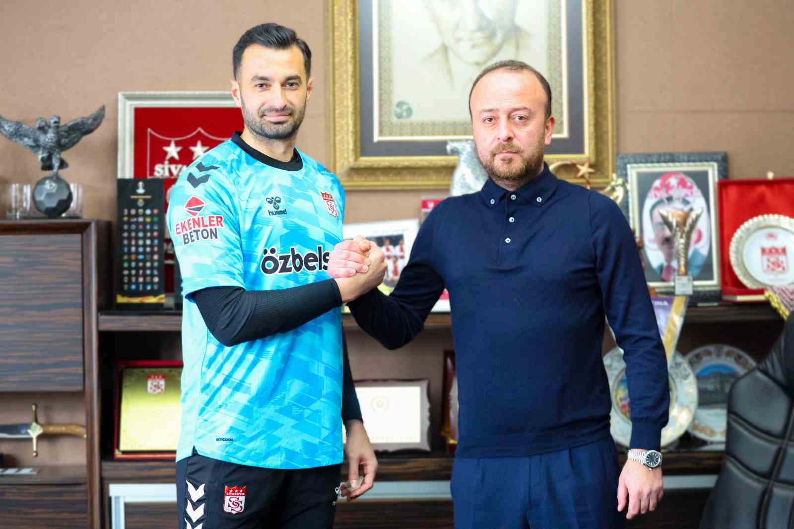 Sivasspor’da transfer yasağı kalktı, ilk imza Gökhan Akkan’dan