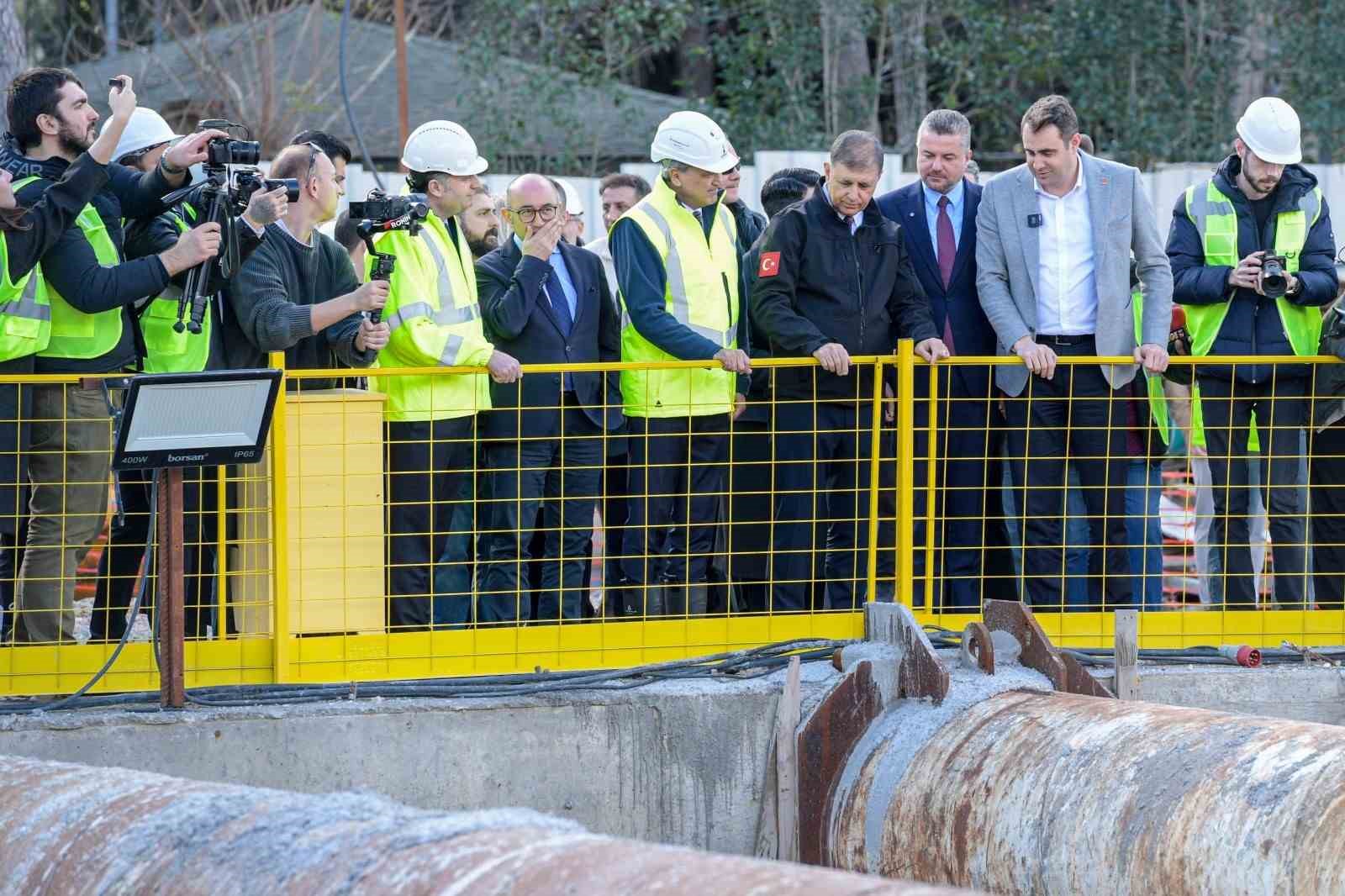 İzmir&rsquo;in dev projesi Buca Metrosu&rsquo;nda t&uuml;nel kazıları tamamlandı
