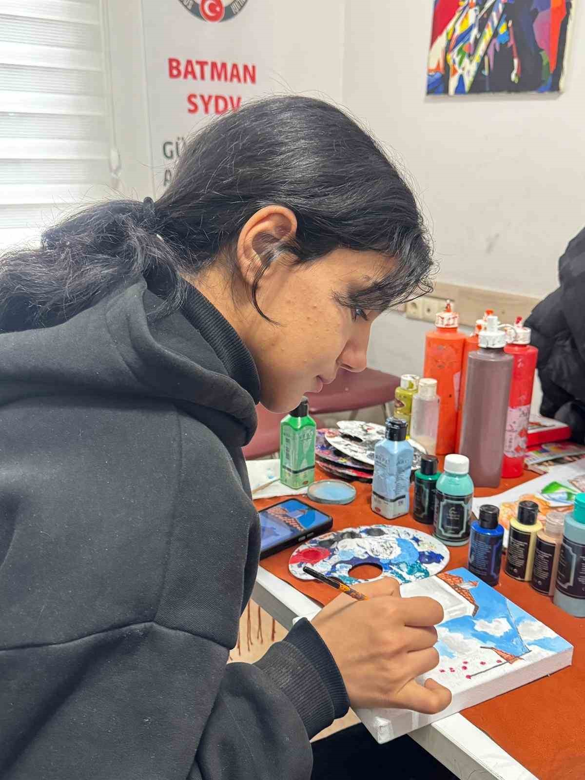 Batman&rsquo;da gen&ccedil;ler yeteneklerini keşfediyor
