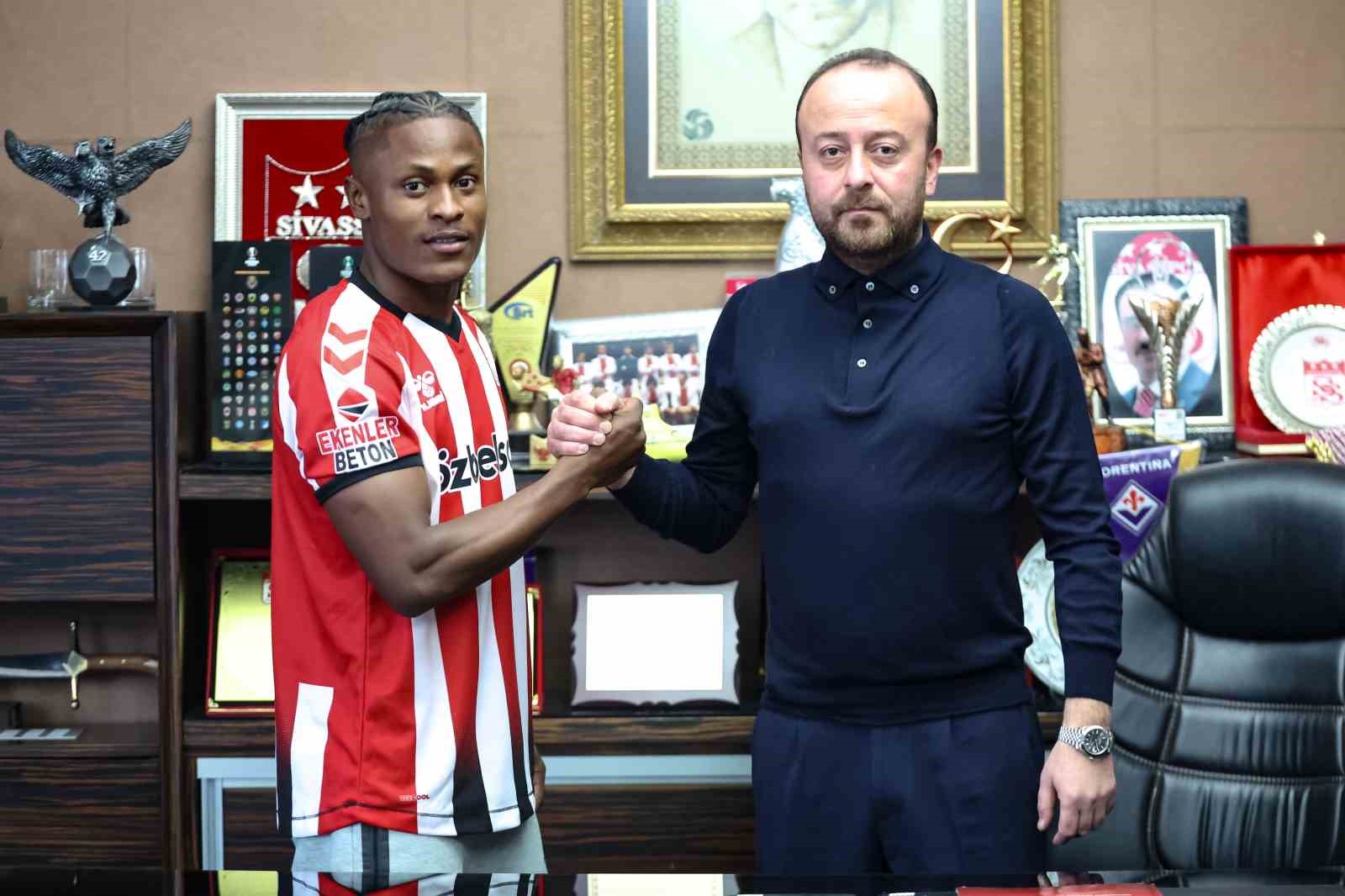 Jonathan Okoronkwo resmen Sivasspor’da