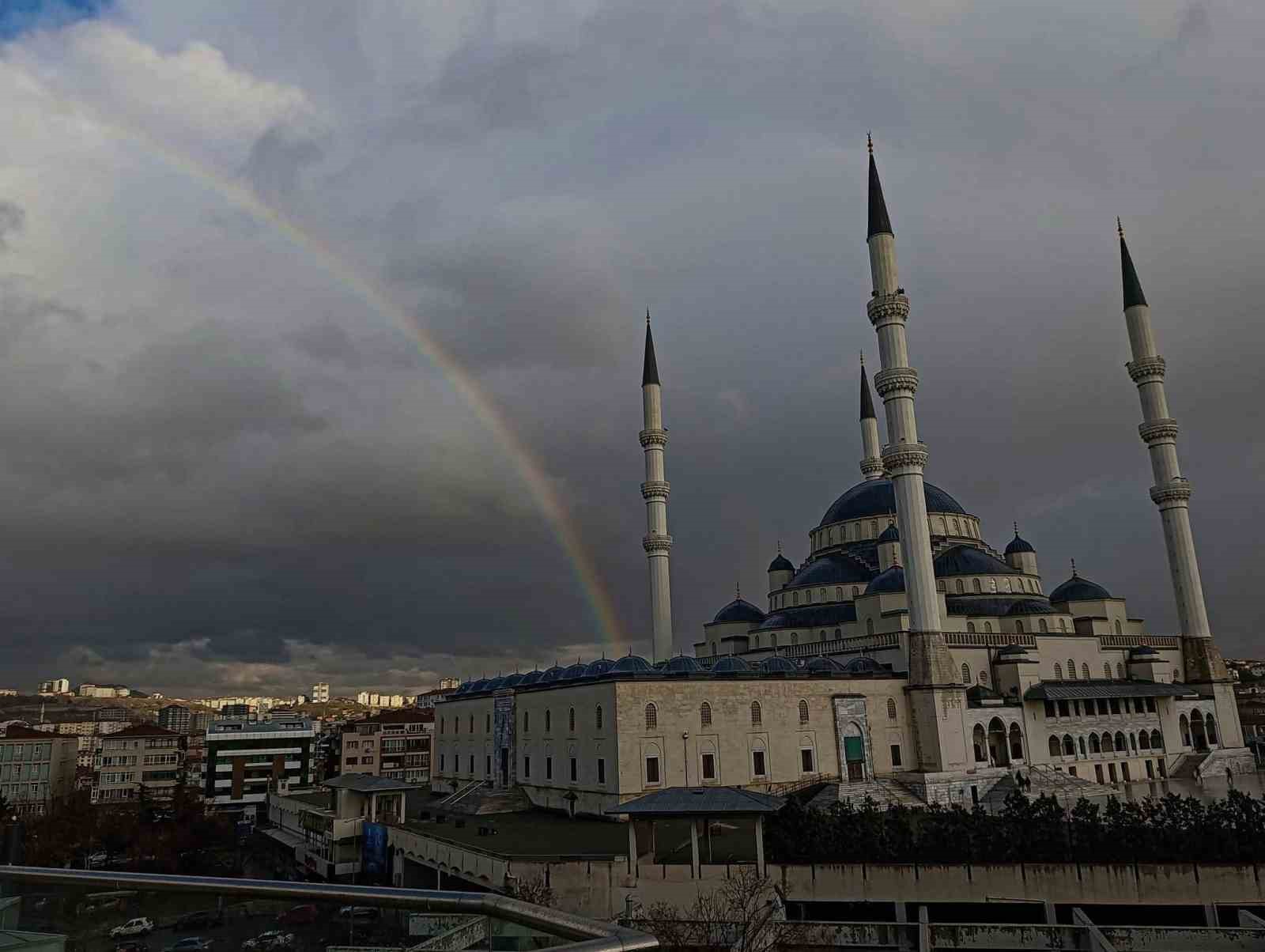 Ankara’da yağmur sonrası gökkuşağı hayran bıraktı