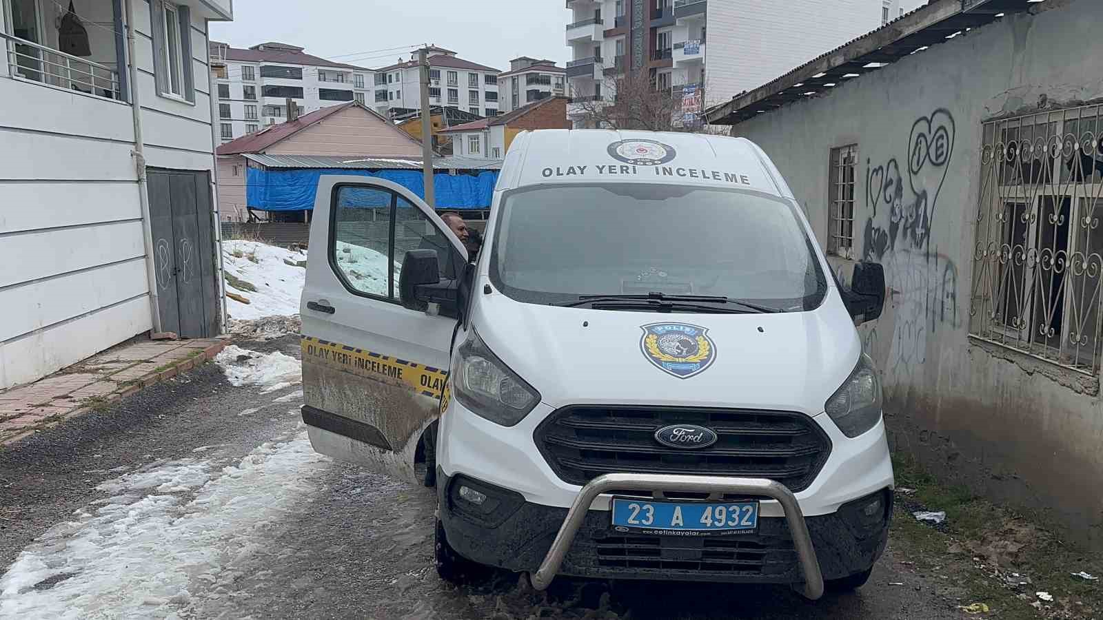 &Ccedil;evreye rastgele ateş etti, 1 kişiyi yaraladı
