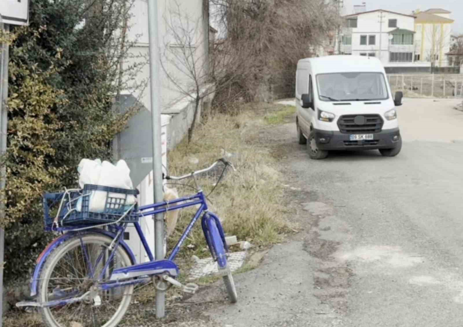 Kamyonet bisiklete &ccedil;arptı: 1 yaralı
