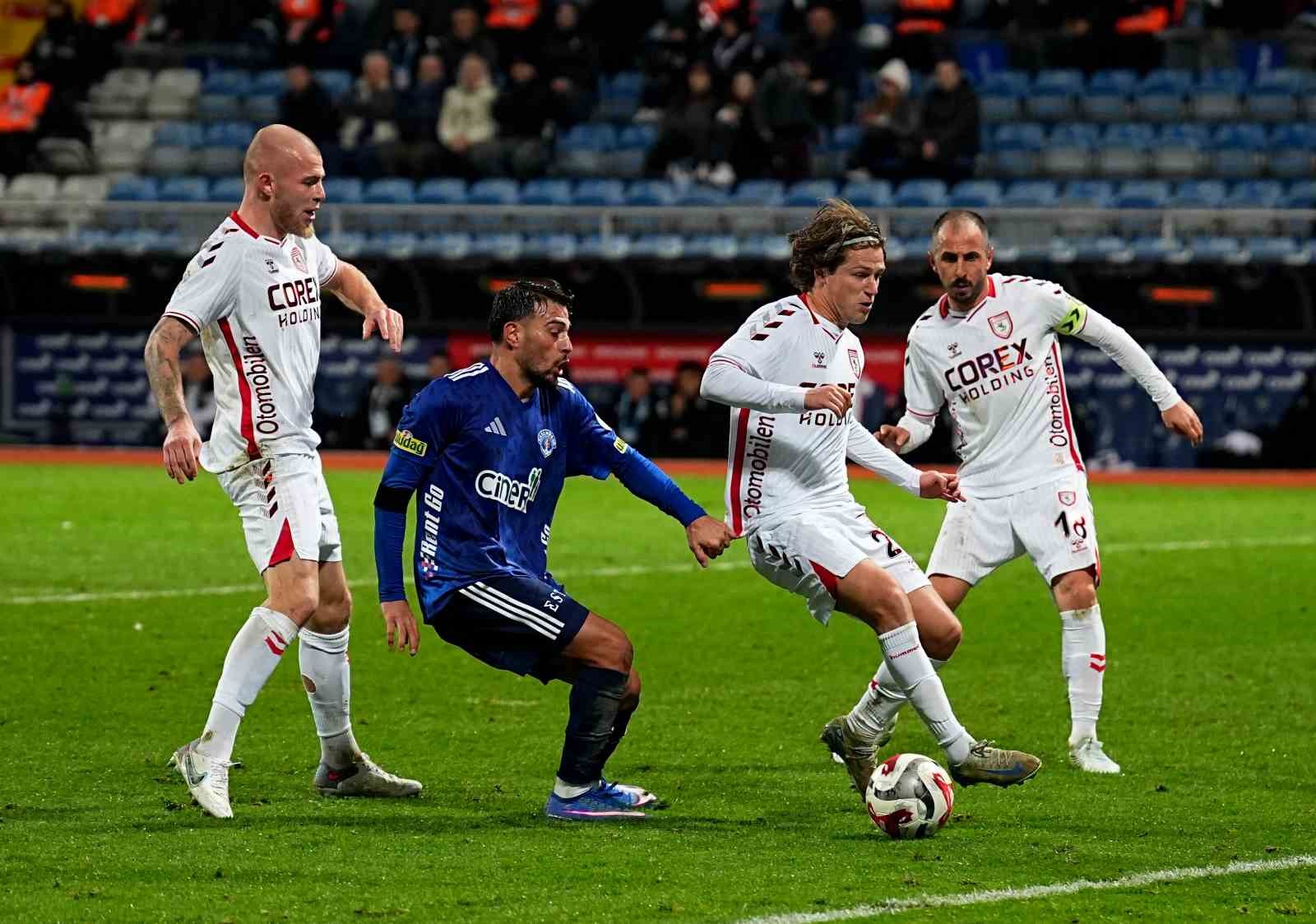 Trendyol S&uuml;per Lig: Kasımpaşa: 0 - Samsunspor: 0 (İlk yarı)

