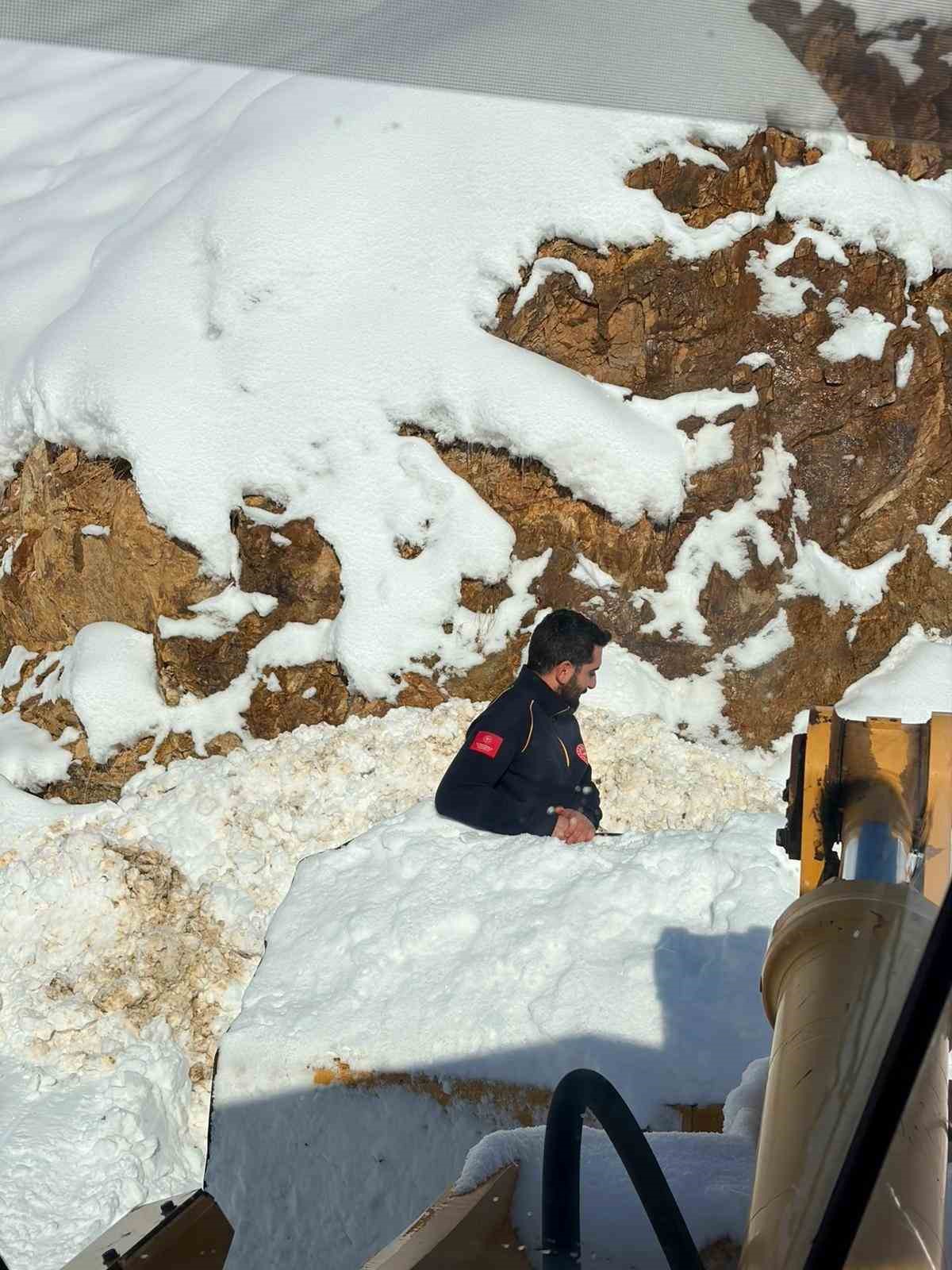 Bing&ouml;l&rsquo;de ekipler karbonmonoksit gazından zehirlenen şahıs i&ccedil;in seferber oldu
