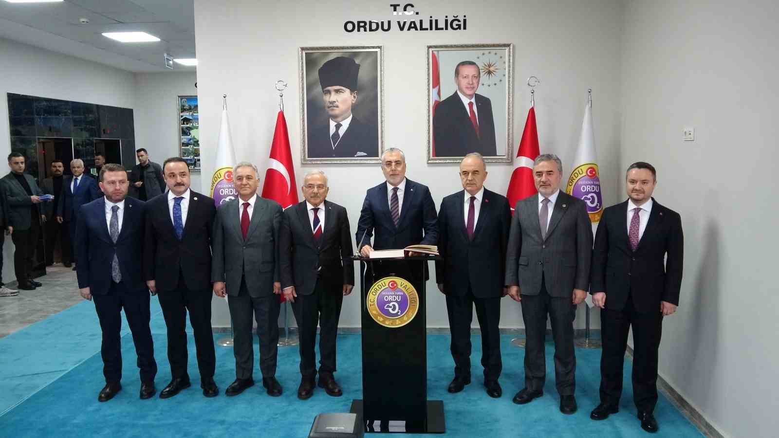 Bakan Işıkhan: "500 bin konut projesi T&uuml;rkiye tarihinde şimdiye kadar atılmış en b&uuml;y&uuml;k adım"
