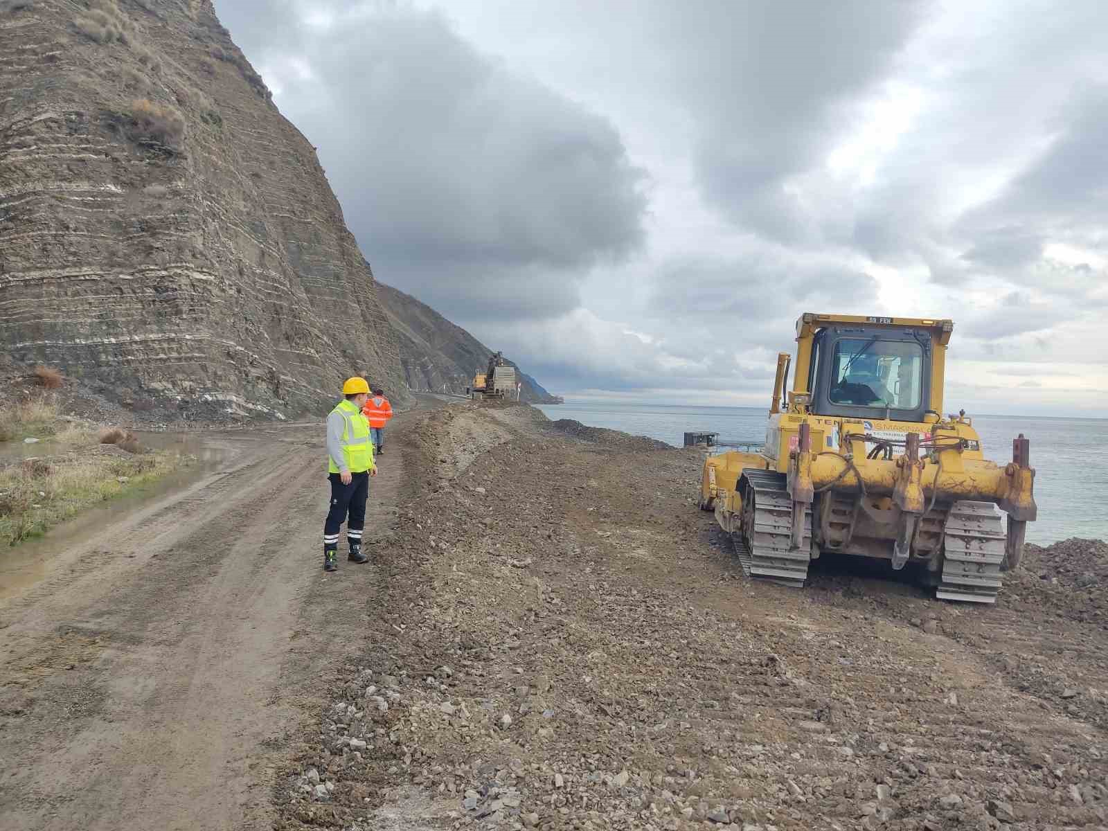 Tekirdağ’da heyelan: Yol kapatıldı