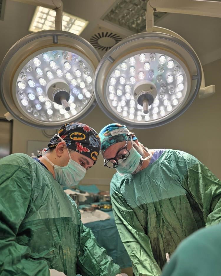 Samsunlu doğa fotoğraf&ccedil;ısı doktor donmuş g&ouml;l&uuml;n &uuml;zerinde kamp yaptı
