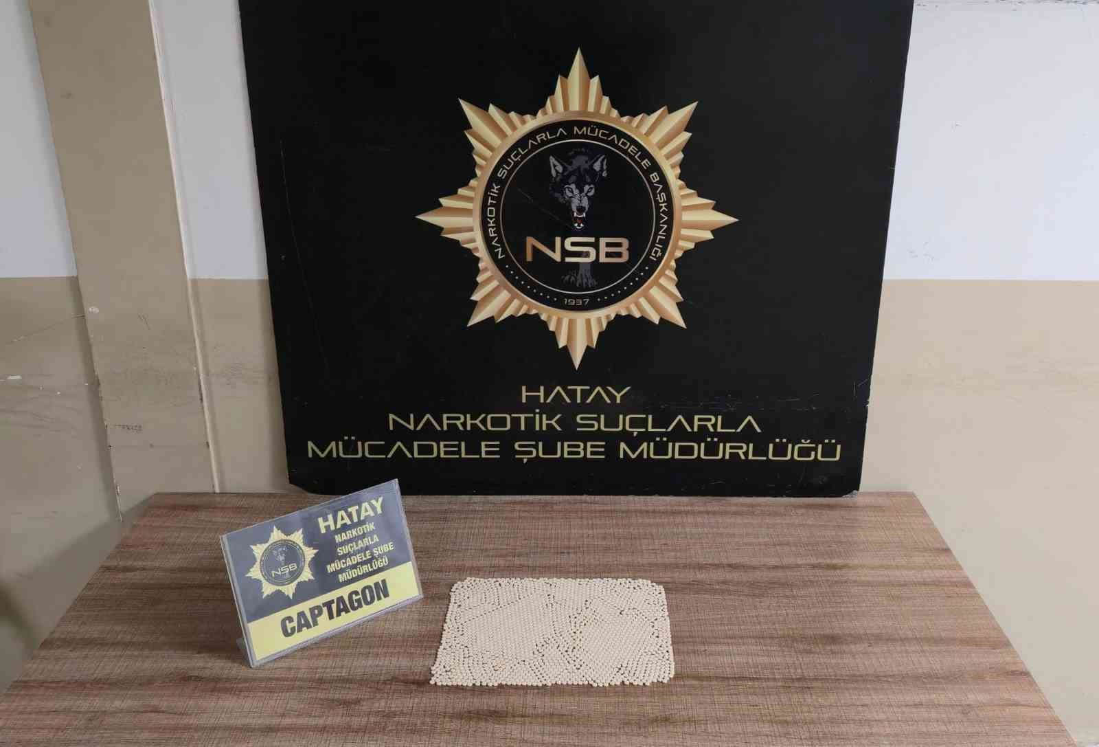 Antakya&rsquo;da ara&ccedil;ta captagon hap ele ge&ccedil;irildi: 2 tutuklama
