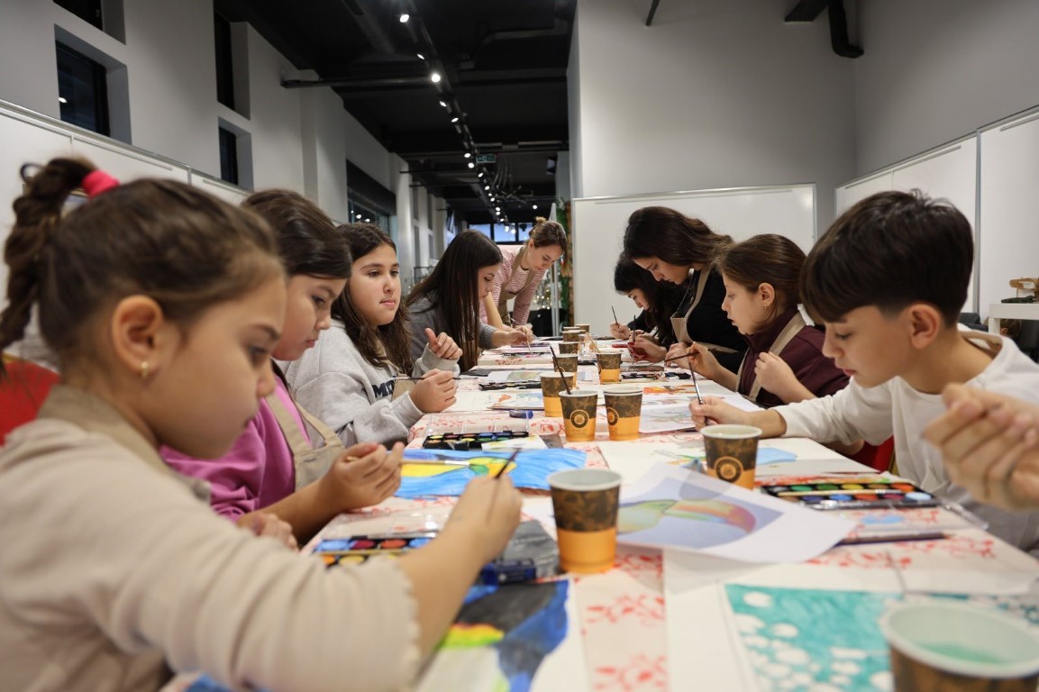 Kartepe&rsquo;de &ouml;ğrenciler yarıyıl tatilini sanat at&ouml;lyeleriyle tamamladı
