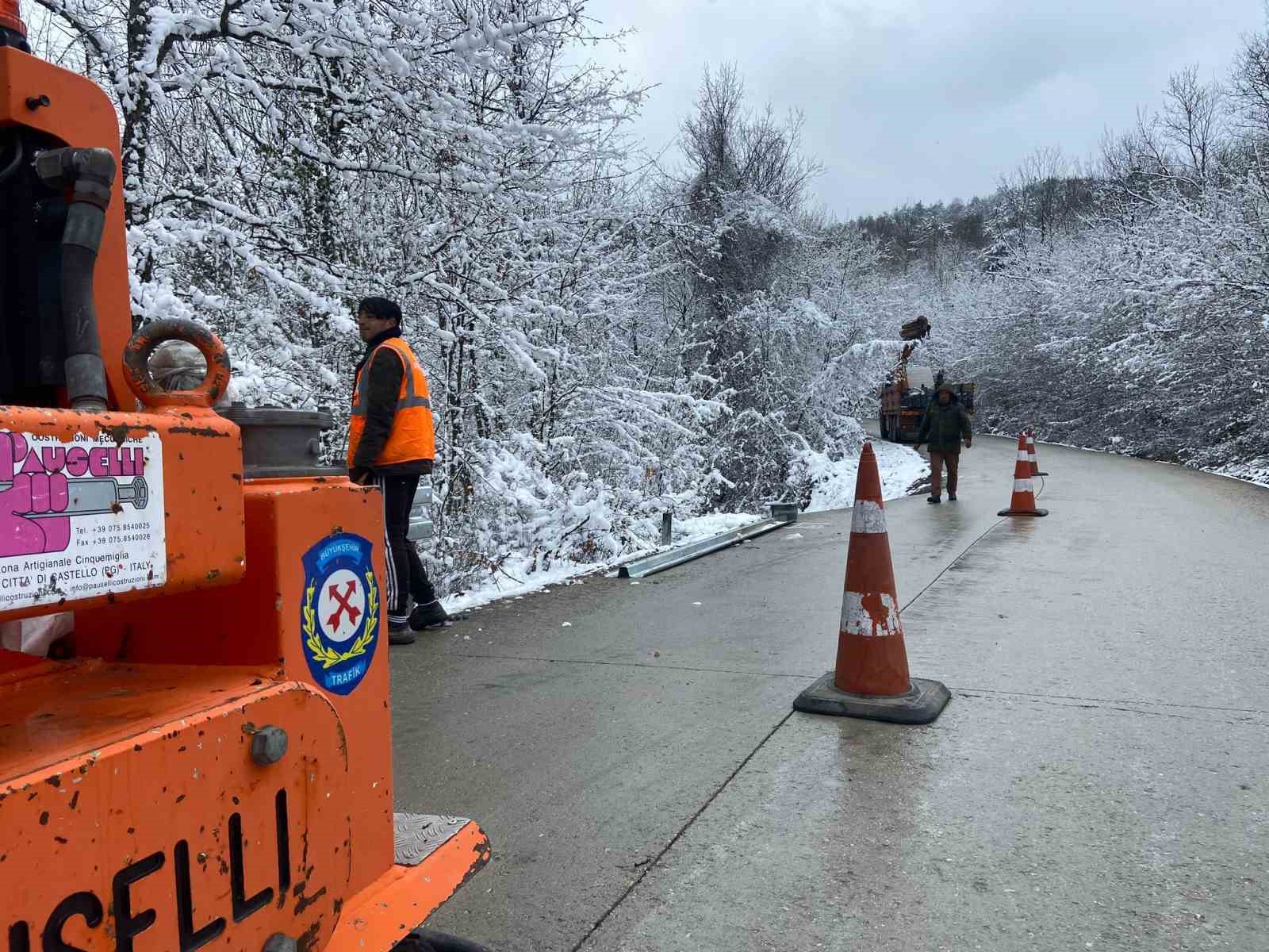 Sakarya’nın 2 ilçesinde 5 bin metrelik oto korkuluk montajı tamamlandı