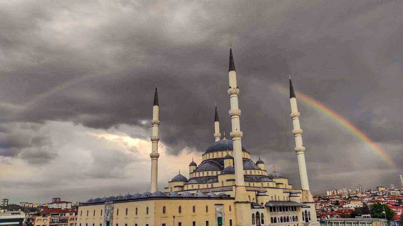 Ankara’da yağmur sonrası gökkuşağı hayran bıraktı