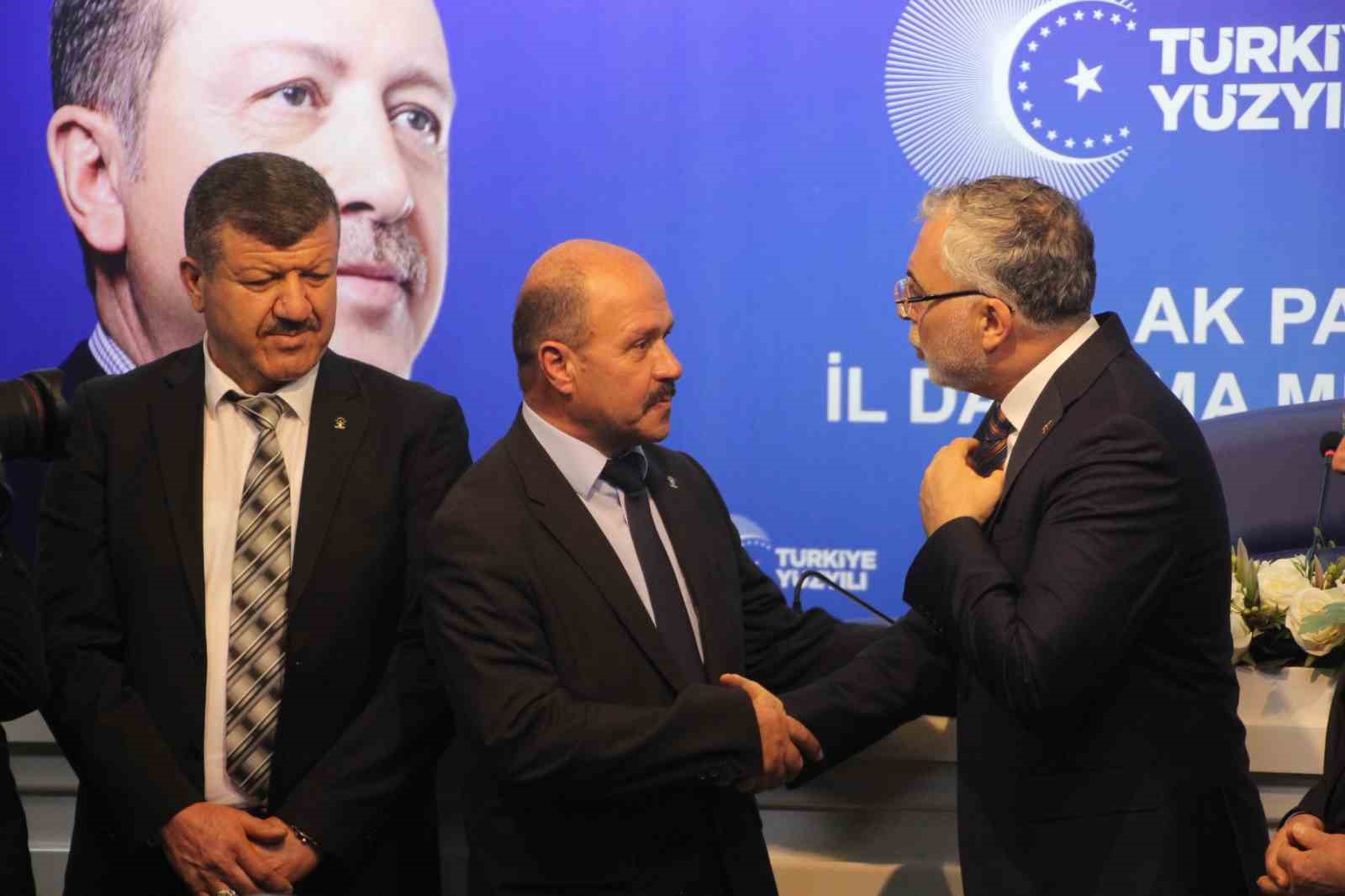 Bakan Işıkhan: "T&Uuml;İK verilene g&ouml;re işsizlik oranı son 25 yılın en d&uuml;ş&uuml;k seviyesinde"
